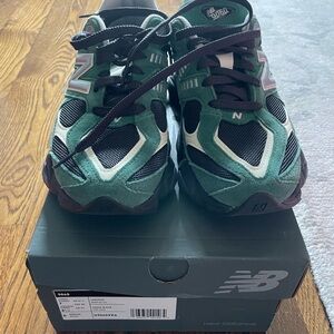 New Balance 9060 Women’s 9 Men’s 7 Green and Black